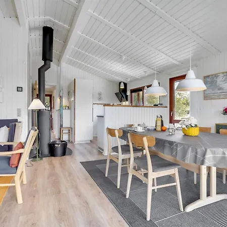 Arjuna - 3-8km From The Sea By Interhome *