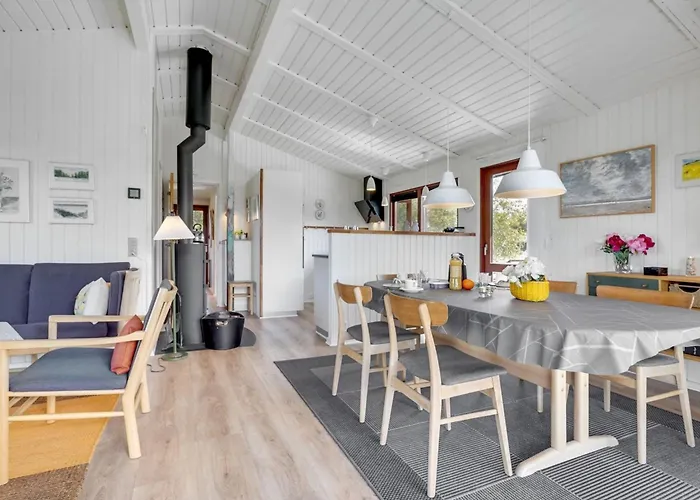 Arjuna - 3-8km From The Sea By Interhome *